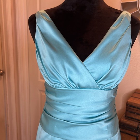 David’s bridal gown, beautiful baby blue size 2 new ✨🛍️ - Picture 7 of 9